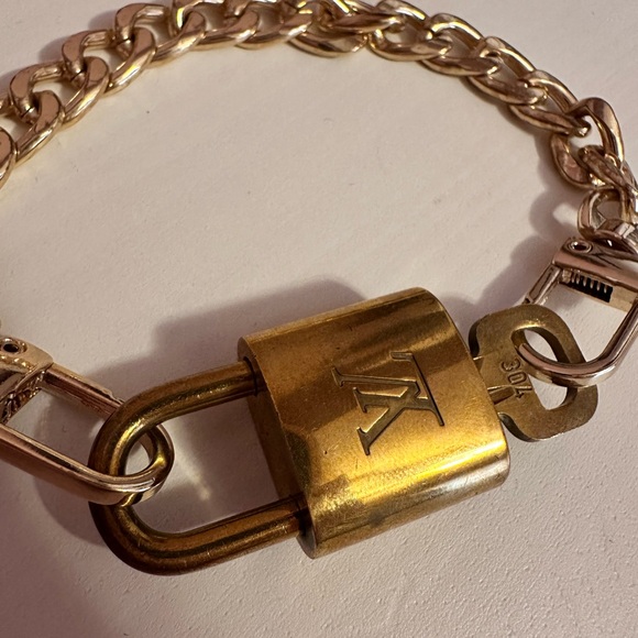 Louis Vuitton Gold Chain Bracelet - Picture 3 of 3